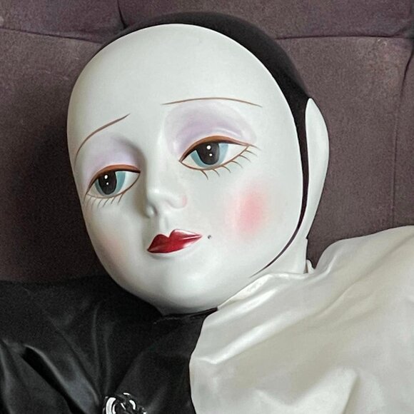 RARE Vintage 1984 Life Size Commedia del' Arte Porcelain Pierrot Harlequin Doll - Picture 8 of 14